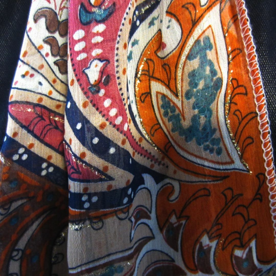 美品　金糸の入った綺麗なプリント　薄手のミニストール レディースのファッション小物(ストール/パシュミナ)の商品写真