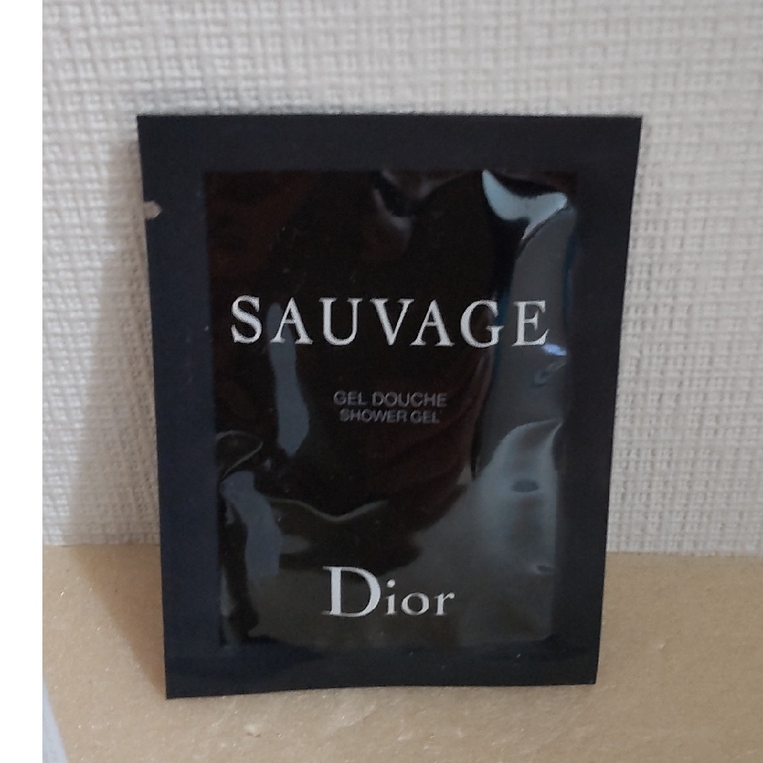 Dior(ディオール)の【未使用】ディオール　香水試供品　3種セット コスメ/美容のキット/セット(サンプル/トライアルキット)の商品写真