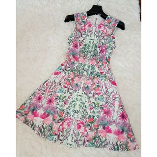 テッドベイカー(TED BAKER)のテッドベイカー　TED BAkER ノースリーブワンピースドレス✨美品花柄 XS(ひざ丈ワンピース)