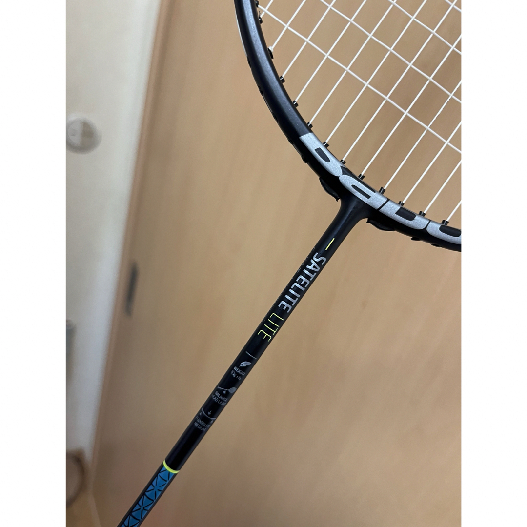 Babolat(バボラ)のバボラ サテライト ライト バドミントンラケット ガット YONEX ヨネックス スポーツ/アウトドアのスポーツ/アウトドア その他(バドミントン)の商品写真