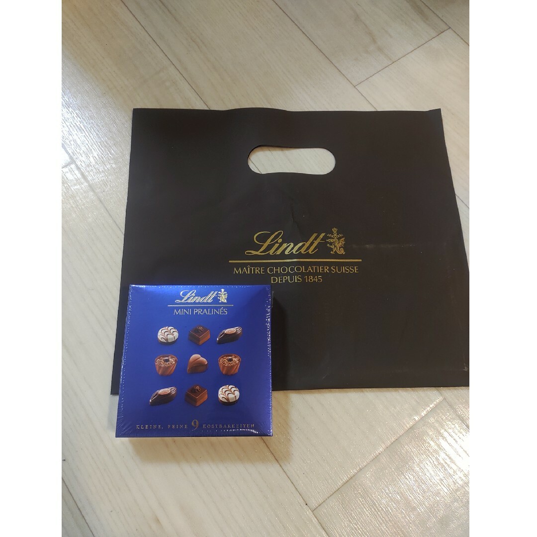 Lindt(リンツ)のリンツ　チョコレート 食品/飲料/酒の食品(菓子/デザート)の商品写真