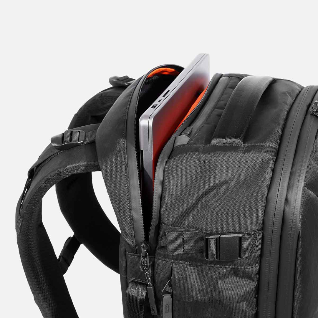 AER(エアー)のAer Travel Pack 3 Small X-Pac メンズのバッグ(バッグパック/リュック)の商品写真