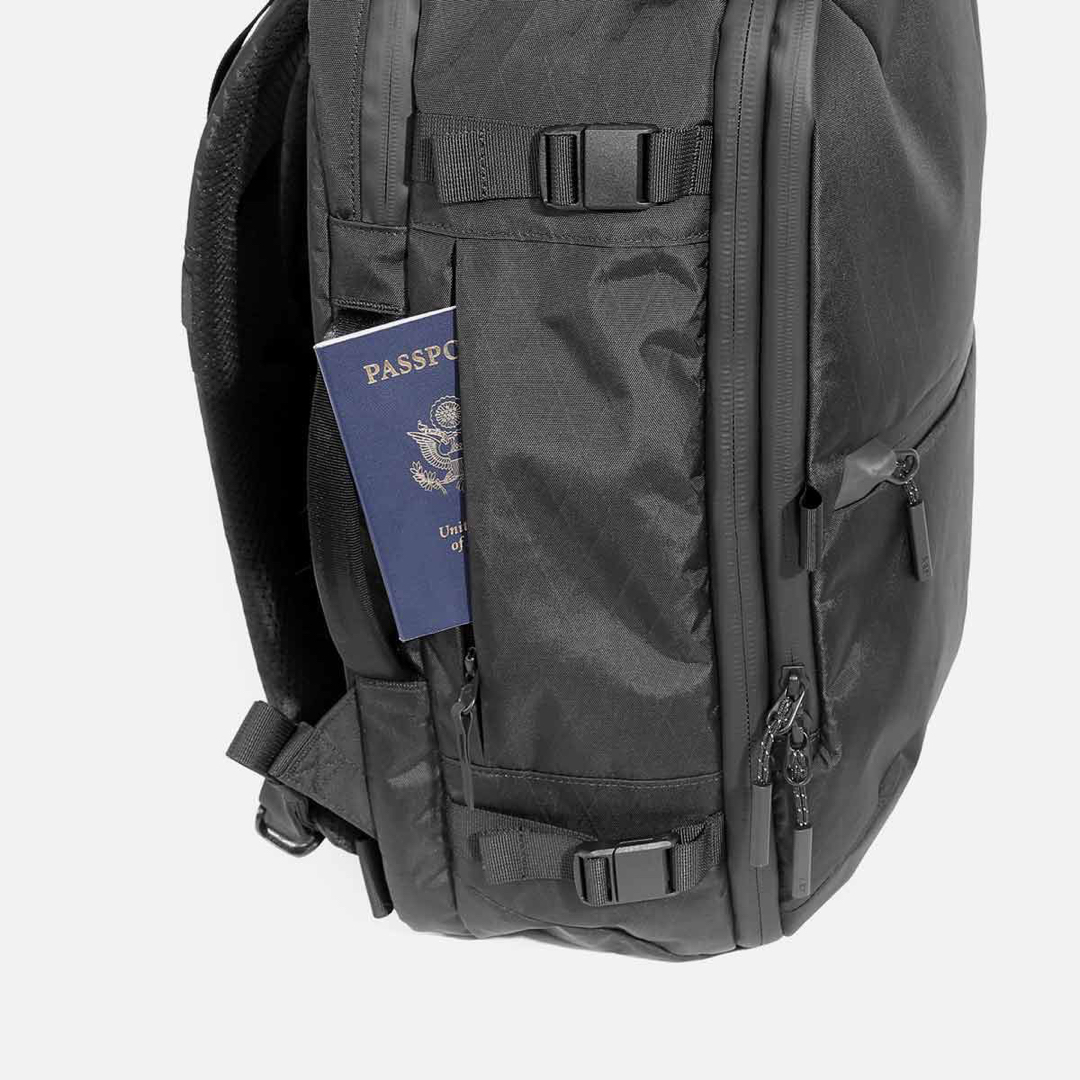 AER(エアー)のAer Travel Pack 3 Small X-Pac メンズのバッグ(バッグパック/リュック)の商品写真