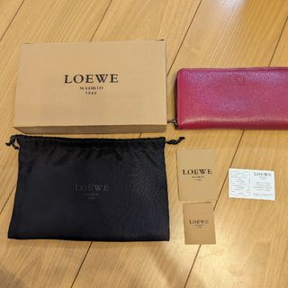 ロエベ(LOEWE)の【美品】LOEWE ラウンドジップ 長財布　ショッキングピンク　大容量　付属品有(財布)