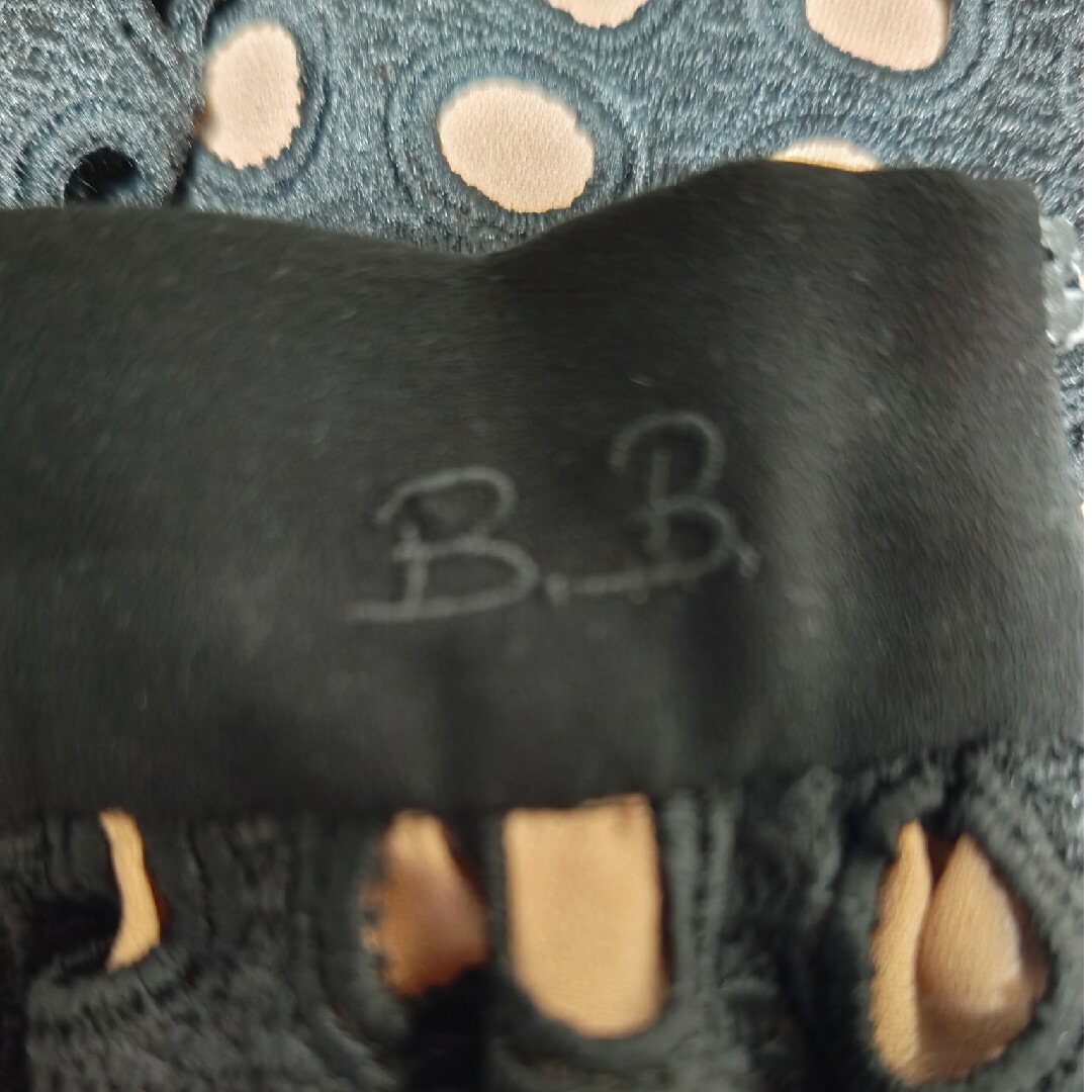 Bridget Birkin(ブリジットバーキン)のブリジットバーキン ホールレーススカート ブラック ピンクベージュ レディースのスカート(ミニスカート)の商品写真