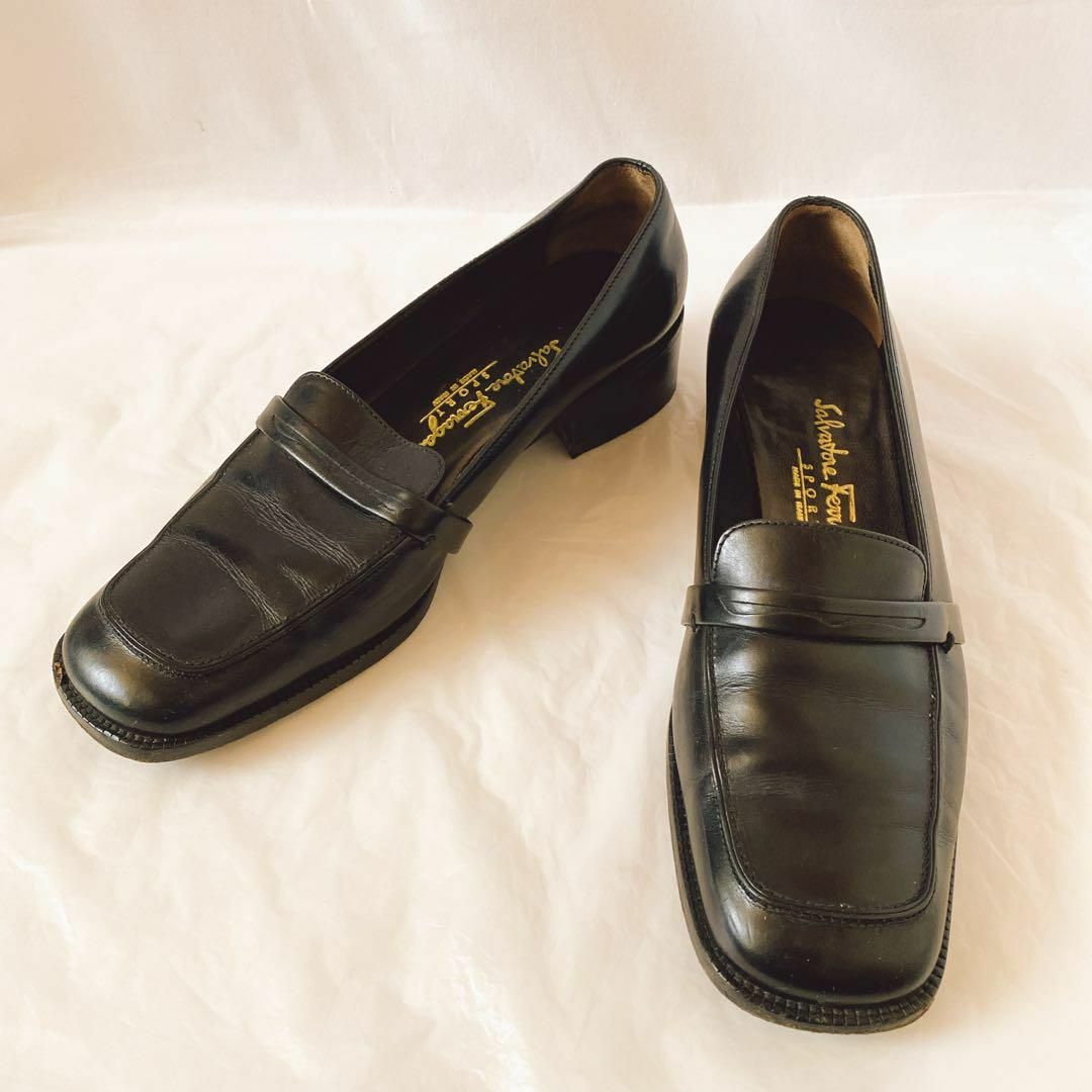 Salvatore Ferragamo(サルヴァトーレフェラガモ)のフェラガモ　ローファー　22.5cm ブラック　レディース　ローヒールパンプス レディースの靴/シューズ(ローファー/革靴)の商品写真
