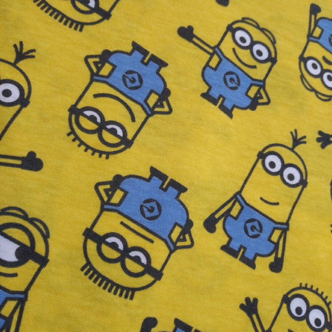 ミニオン(ミニオン)の新品 未使用 Minions  ミニオンズ 半袖 Tシャツ 黄色 総柄 110 キッズ/ベビー/マタニティのキッズ服男の子用(90cm~)(Tシャツ/カットソー)の商品写真