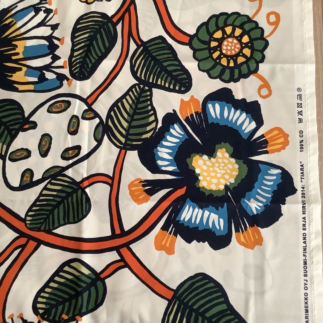 marimekko(マリメッコ)のマリメッコ Tiara コットンファブリック 1m ハンドメイドの素材/材料(生地/糸)の商品写真