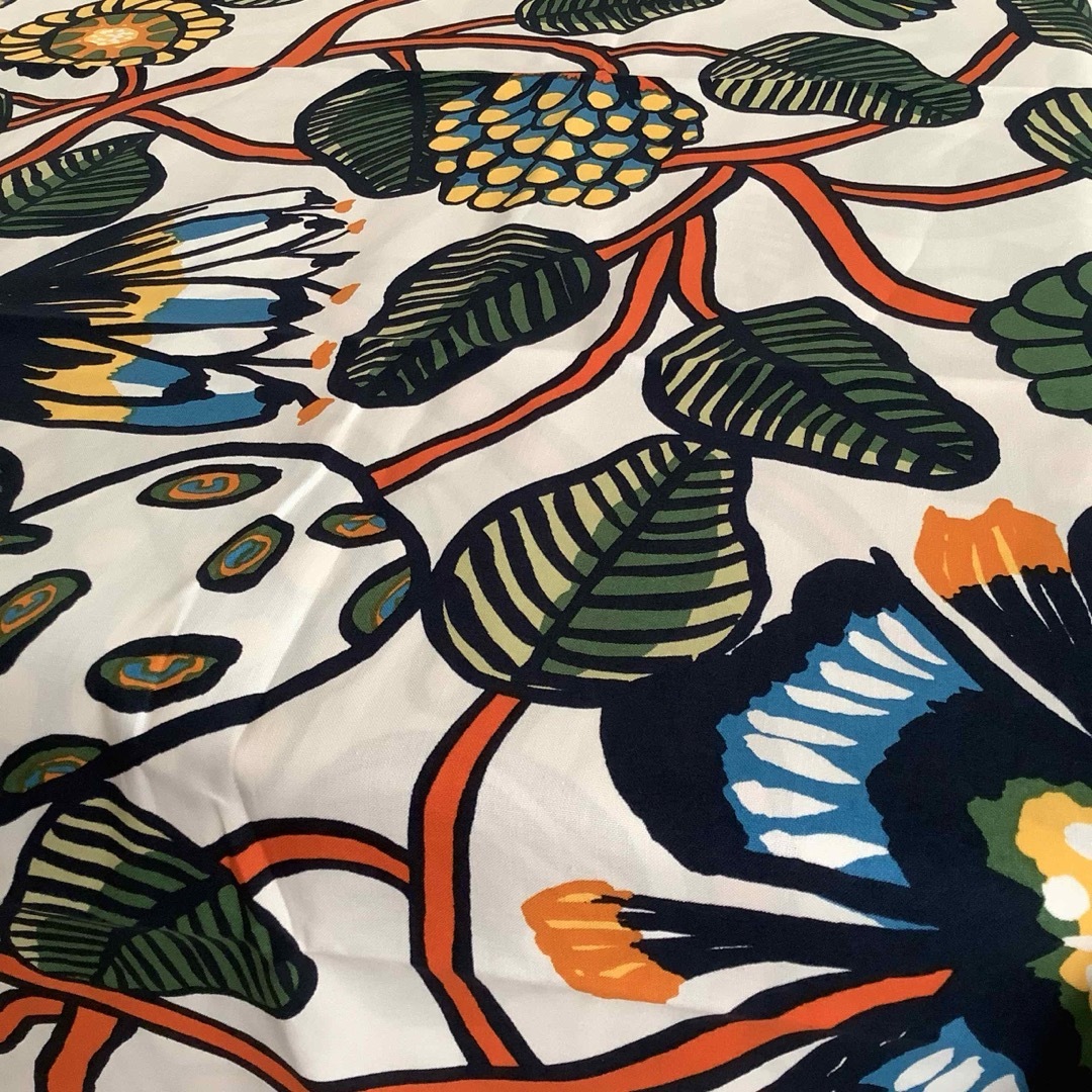 marimekko(マリメッコ)のマリメッコ Tiara コットンファブリック 1m ハンドメイドの素材/材料(生地/糸)の商品写真