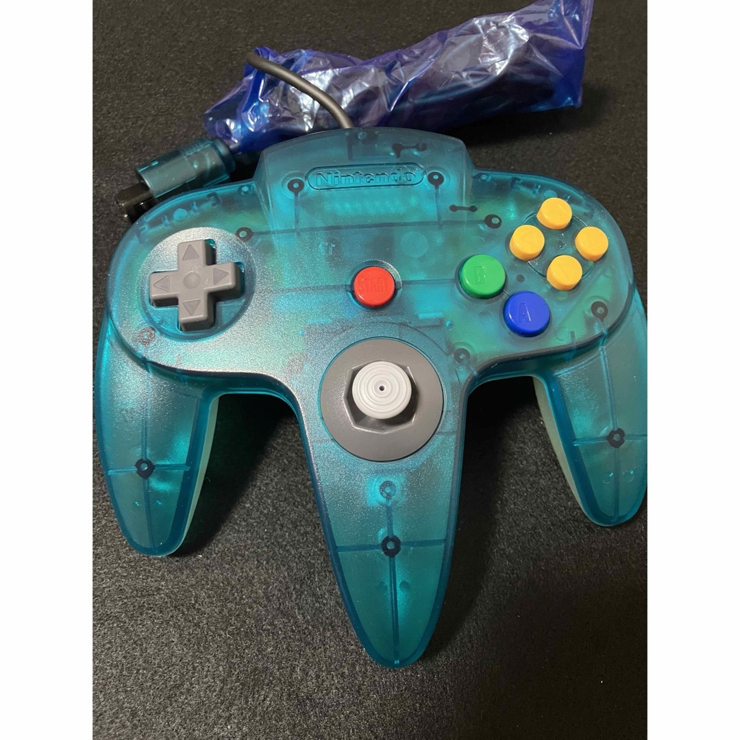 NINTENDO 64(ニンテンドウ64)のニンテンドー64 極み美品　コントローラーブロス　クリアブルー　箱付き エンタメ/ホビーのゲームソフト/ゲーム機本体(その他)の商品写真