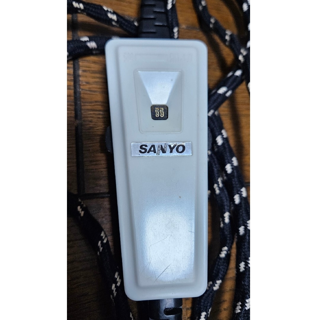 SANYO(サンヨー)の堀コタツヒーター　SANYO K-611H 　三洋電機　SANYO　昭和レトロ スマホ/家電/カメラの冷暖房/空調(電気ヒーター)の商品写真