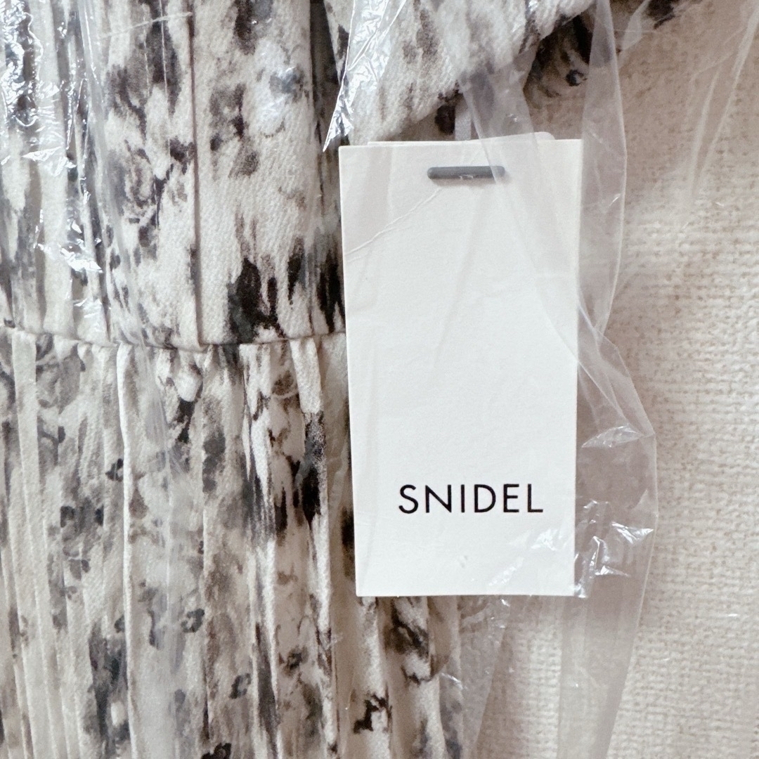 SNIDEL(スナイデル)のsnidel 2Wayボリュームスリーブプリントワンピース ブラウン 0サイズ レディースのワンピース(ロングワンピース/マキシワンピース)の商品写真