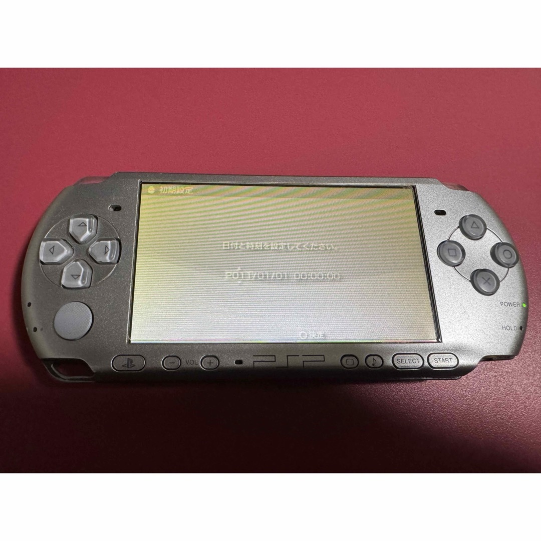 PlayStation Portable(プレイステーションポータブル)のPSP-3000   シルバー　1番 エンタメ/ホビーのゲームソフト/ゲーム機本体(携帯用ゲーム機本体)の商品写真