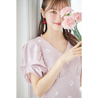 トッコクローゼット(TOCCO closet)の後ろりぼん付きチェリー×リボンプリント袖コンシャスワンピース(ロングワンピース/マキシワンピース)