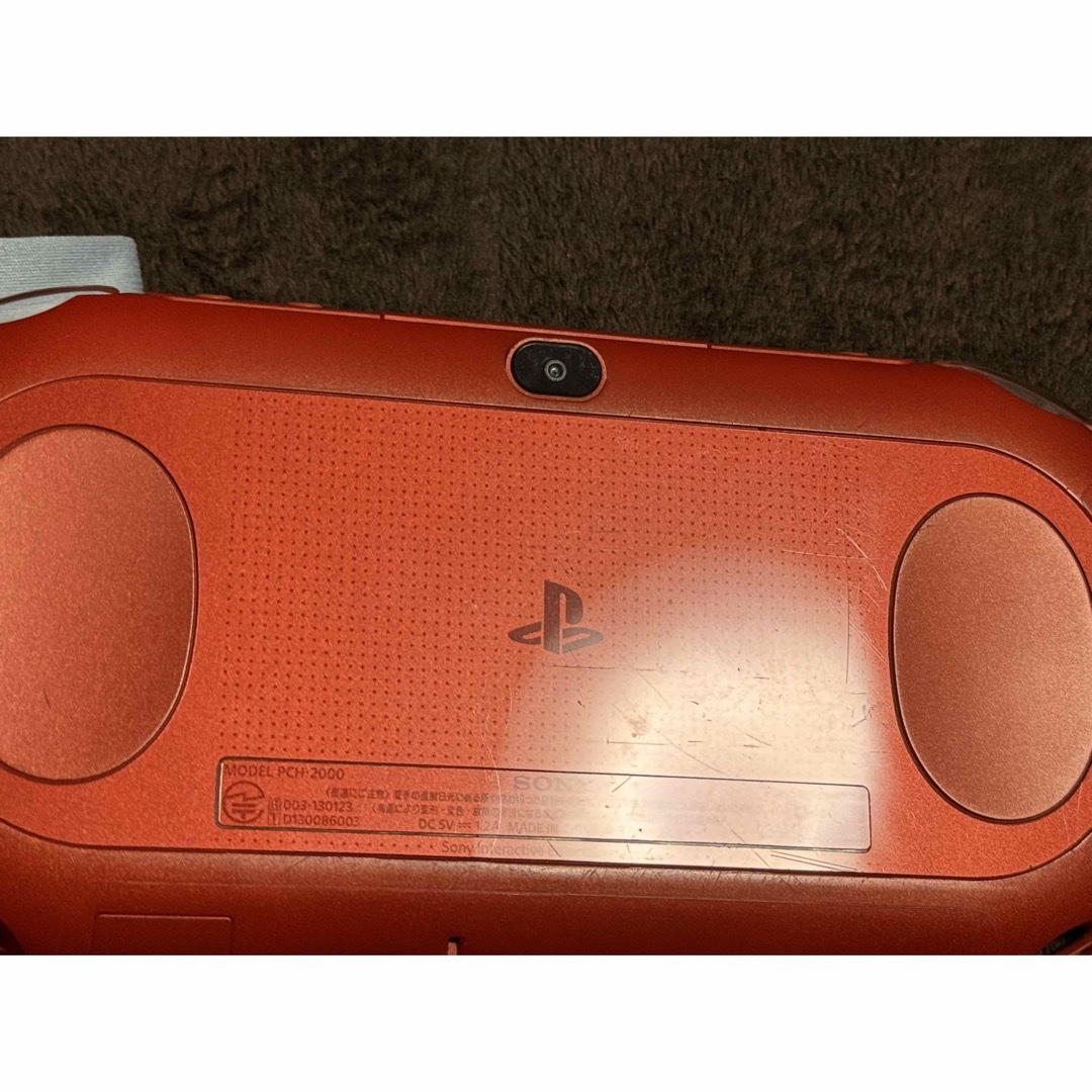 PlayStation Vita(プレイステーションヴィータ)のvita   メタリックレッド　1番 エンタメ/ホビーのゲームソフト/ゲーム機本体(携帯用ゲーム機本体)の商品写真