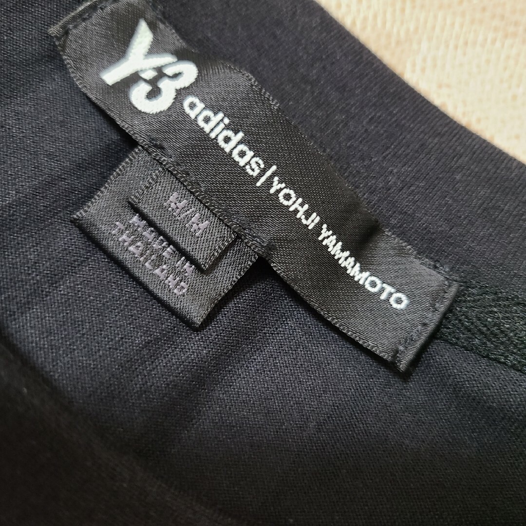 Y-3(ワイスリー)の【即完売モデル】Y-3 ヨウジヤマモト スリーライン バックロゴ 人気 Tシャツ メンズのトップス(Tシャツ/カットソー(半袖/袖なし))の商品写真