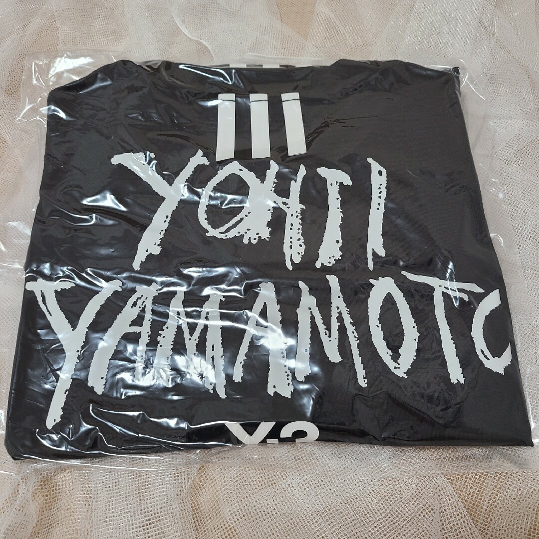 Y-3(ワイスリー)の【即完売モデル】Y-3 ヨウジヤマモト スリーライン バックロゴ 人気 Tシャツ メンズのトップス(Tシャツ/カットソー(半袖/袖なし))の商品写真