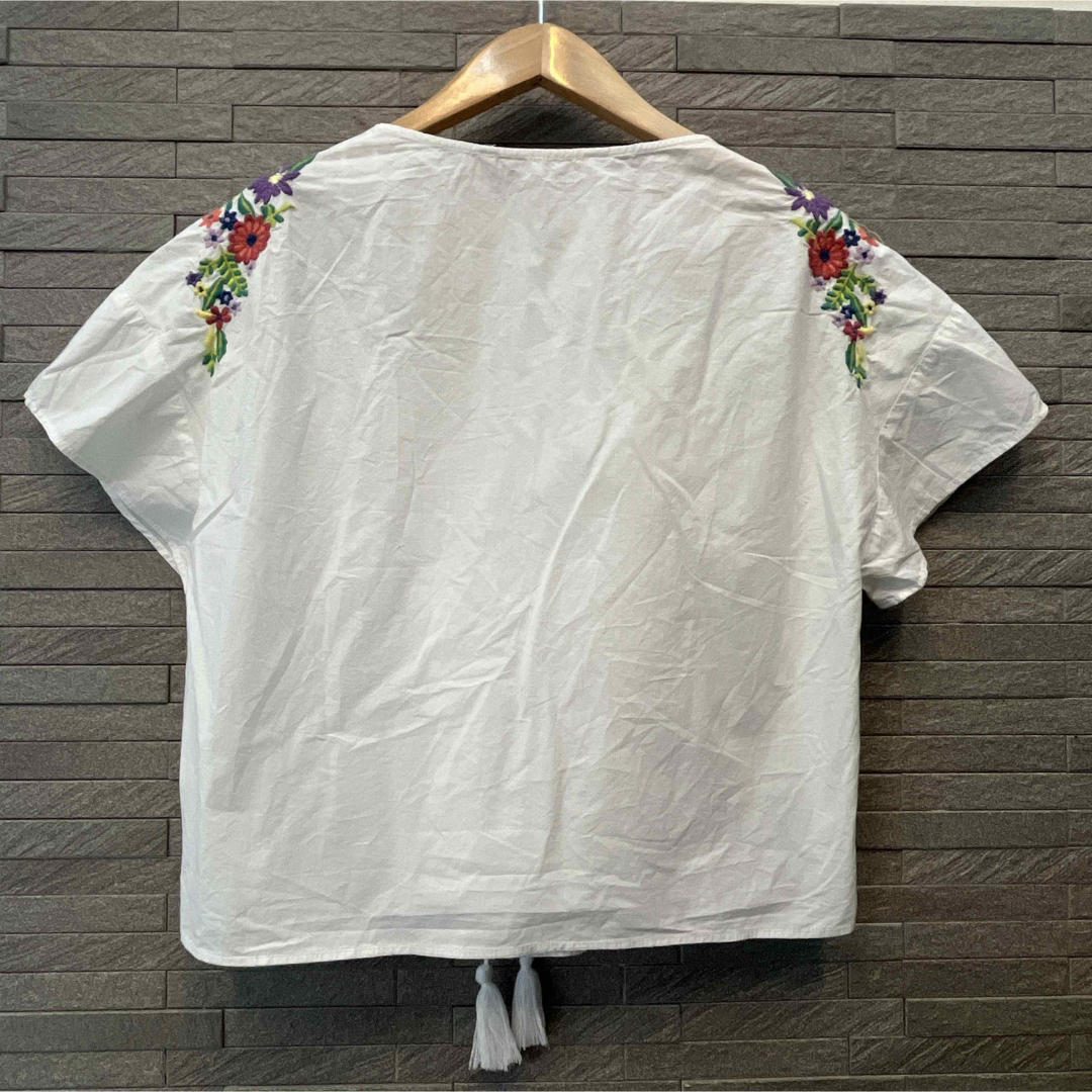 ZARA(ザラ)のザラ ZARA 半袖Tシャツ トップス カットソー 花柄 刺繍 ホワイト L 白 レディースのトップス(Tシャツ(半袖/袖なし))の商品写真