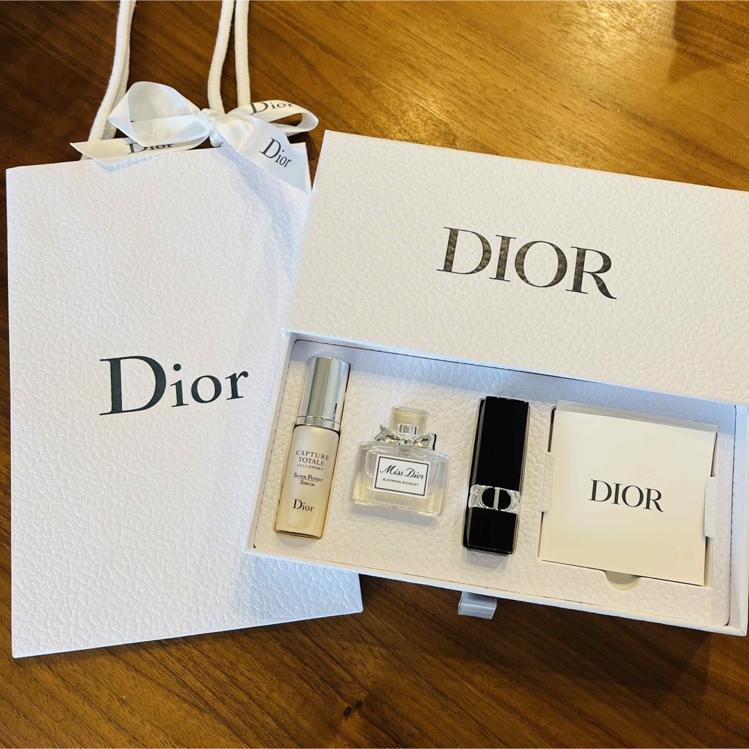 Dior(ディオール)の【新品・未使用品】ショッパー付き✴︎ディオール ビューティーディスカバリーキット コスメ/美容のキット/セット(コフレ/メイクアップセット)の商品写真