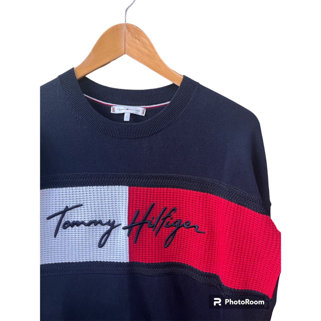 トミーヒルフィガー　TOMMY 春　薄手　ニット　セーター　ネイビー　紺　ロゴ レディースのトップス(ニット/セーター)の商品写真