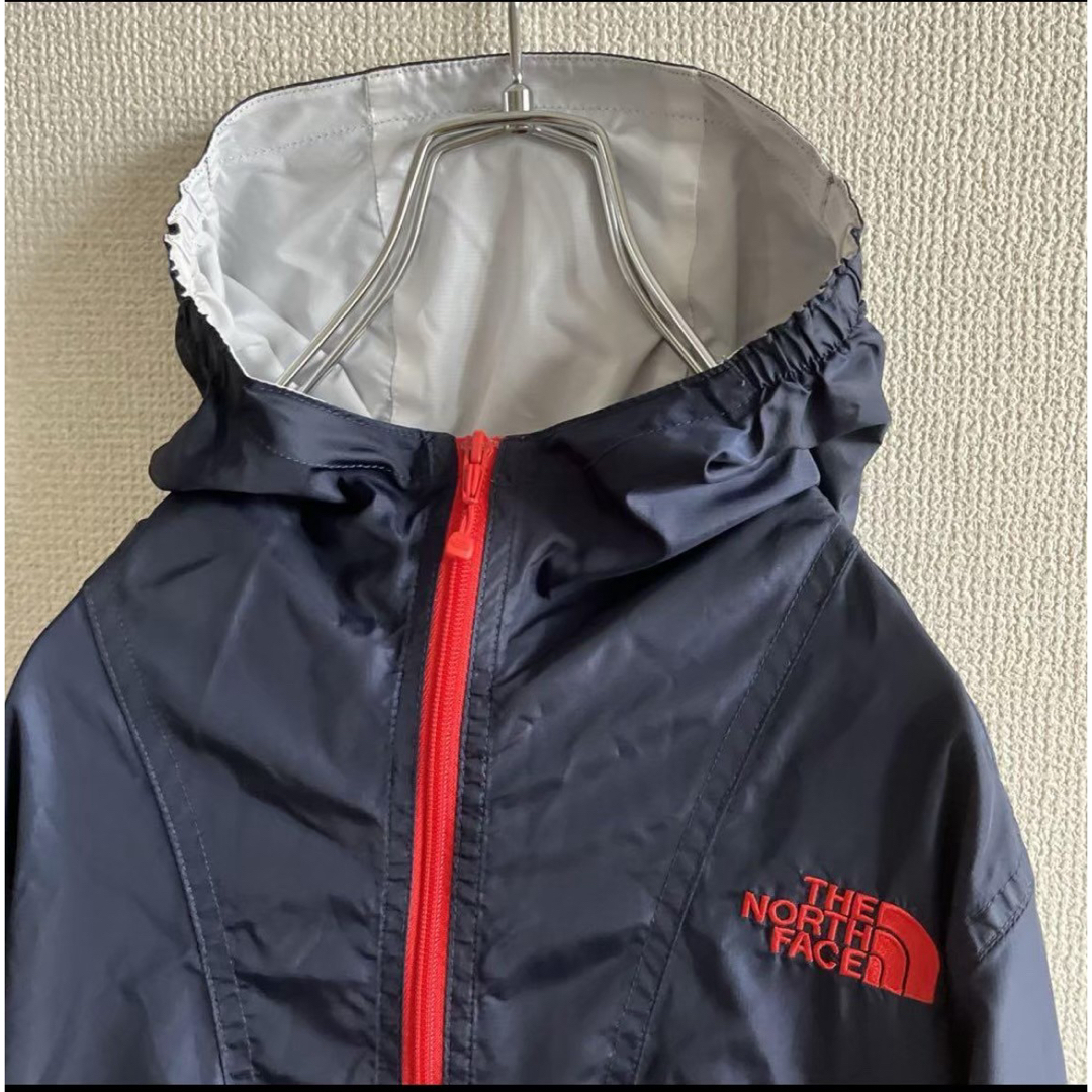 THE NORTH FACE(ザノースフェイス)のノースフェイス　ナイロンジャケット　ネイビー×ホワイト　キッズ140 キッズ/ベビー/マタニティのキッズ服男の子用(90cm~)(ジャケット/上着)の商品写真