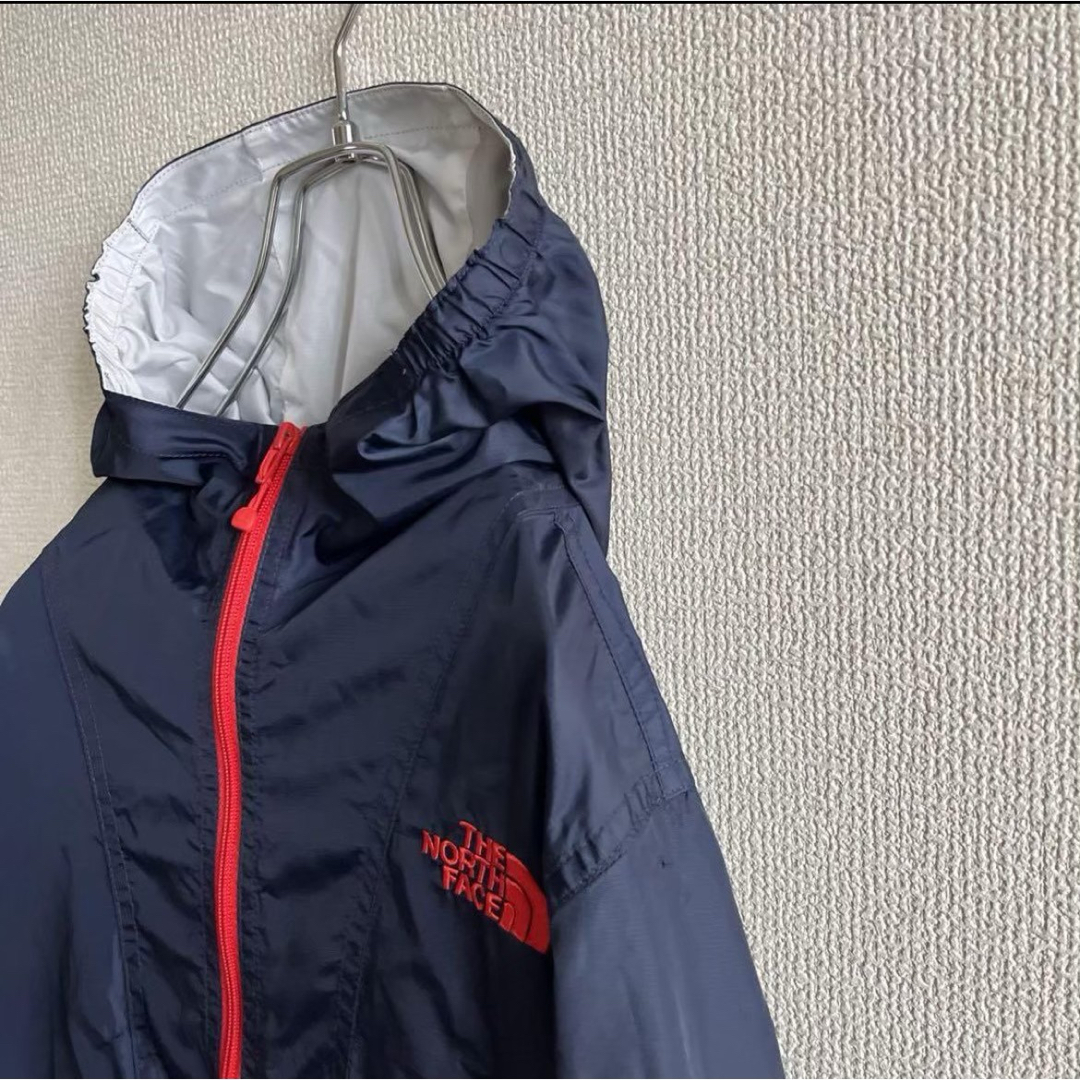 THE NORTH FACE(ザノースフェイス)のノースフェイス　ナイロンジャケット　ネイビー×ホワイト　キッズ140 キッズ/ベビー/マタニティのキッズ服男の子用(90cm~)(ジャケット/上着)の商品写真