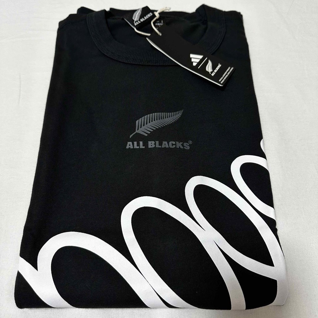 adidas(アディダス)の新品　XL アディダス　オールブラックス 半袖　ライフスタイル　Tシャツ メンズのトップス(Tシャツ/カットソー(半袖/袖なし))の商品写真