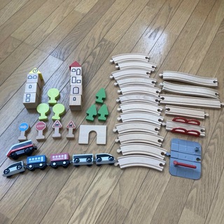 イケア(IKEA)の【美品】IKEA 木製レール　リラブー　LILLABO(電車のおもちゃ/車)