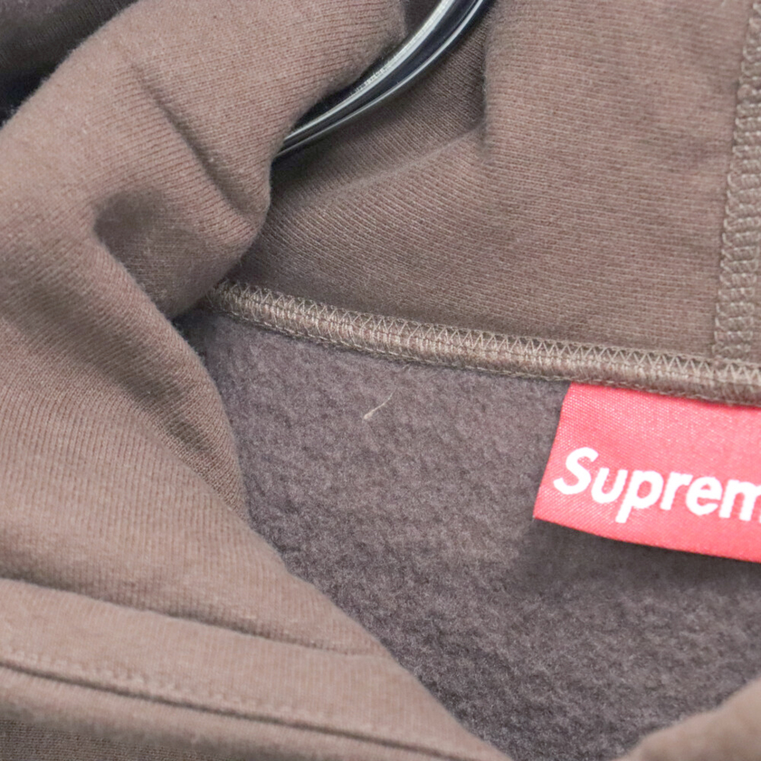 Supreme(シュプリーム)のSUPREME シュプリーム 22AW Capital Hooded Sweatshirt ロゴ刺繍 キャピタル フーデッド スウェットシャツ プルオーバーパーカー ブラウン メンズのトップス(パーカー)の商品写真