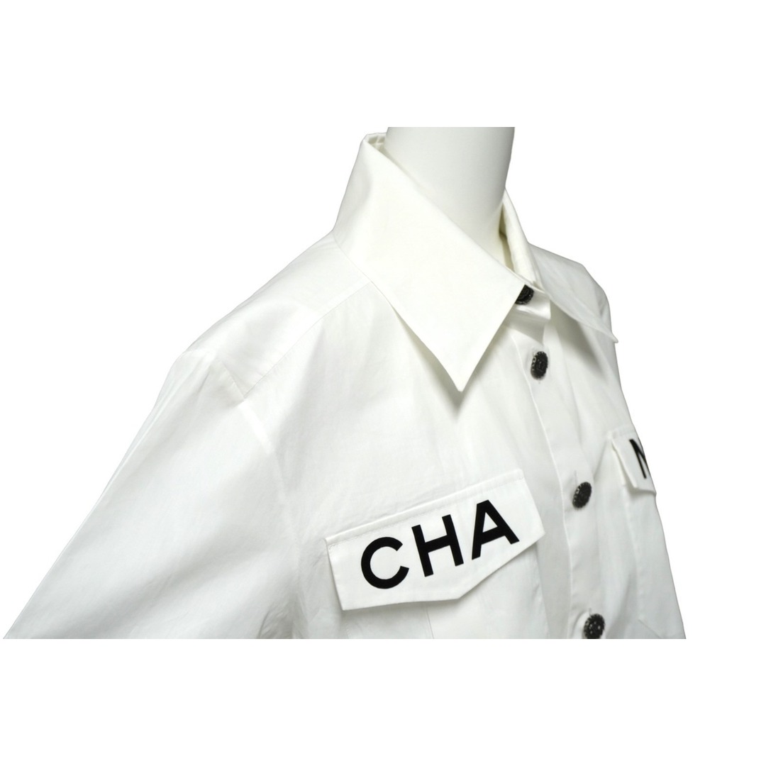 CHANEL(シャネル)のCHANEL シャネル ショート丈 半袖シャツ 19SS ココボタン ココマーク ホワイト コットン P61148V38915 サイズ36 美品 中古 62103 レディースのトップス(シャツ/ブラウス(半袖/袖なし))の商品写真
