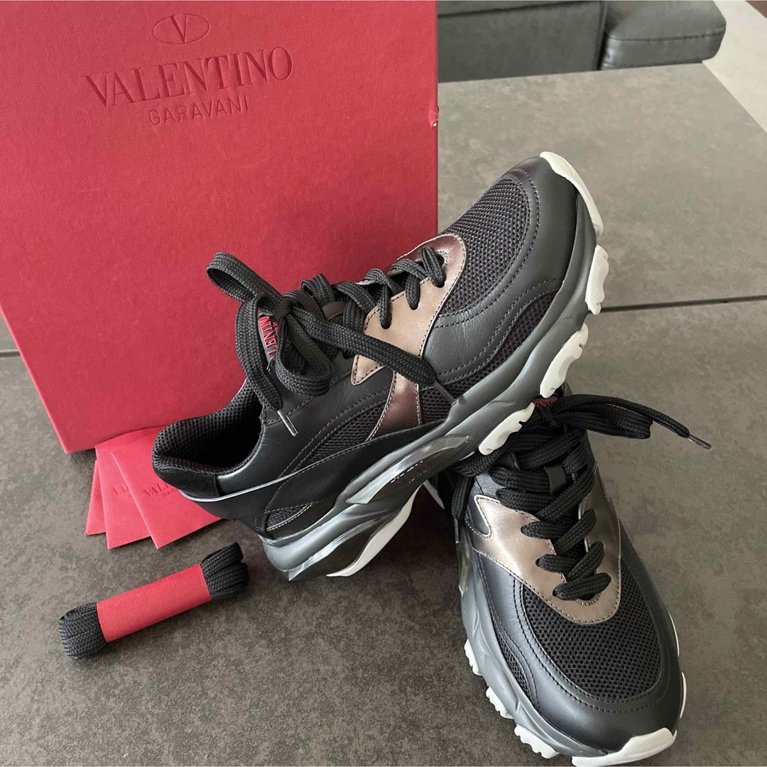 VALENTINO(ヴァレンティノ)の即日発送ヴァレンチノ銀座シックス正規店購入❗️ほぼ新品❗️定価14万円完売商品 レディースの靴/シューズ(スニーカー)の商品写真