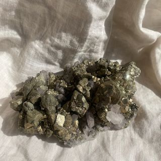 黄金の輝き！パイライト　クラスター　石英共生　原石　ペルー産　Pyrite Cl(置物)