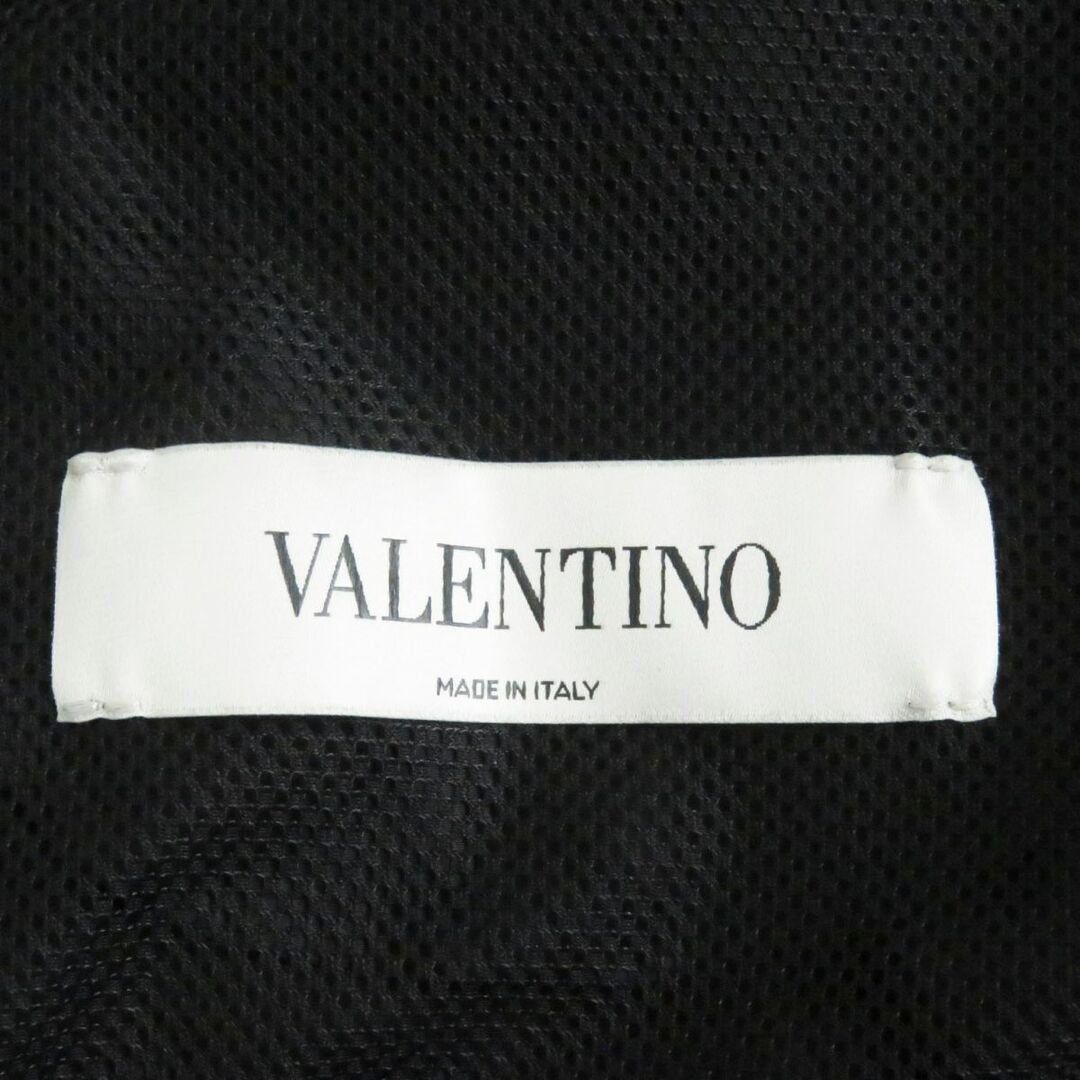 VALENTINO(ヴァレンティノ)の美品□20AW VALENTINO/ヴァレンティノ UV3CI3555AT ロゴプリント フーデッド ナイロンパーカー/ブルゾン ネイビー 48 イタリア製 正規品 メンズのジャケット/アウター(ブルゾン)の商品写真