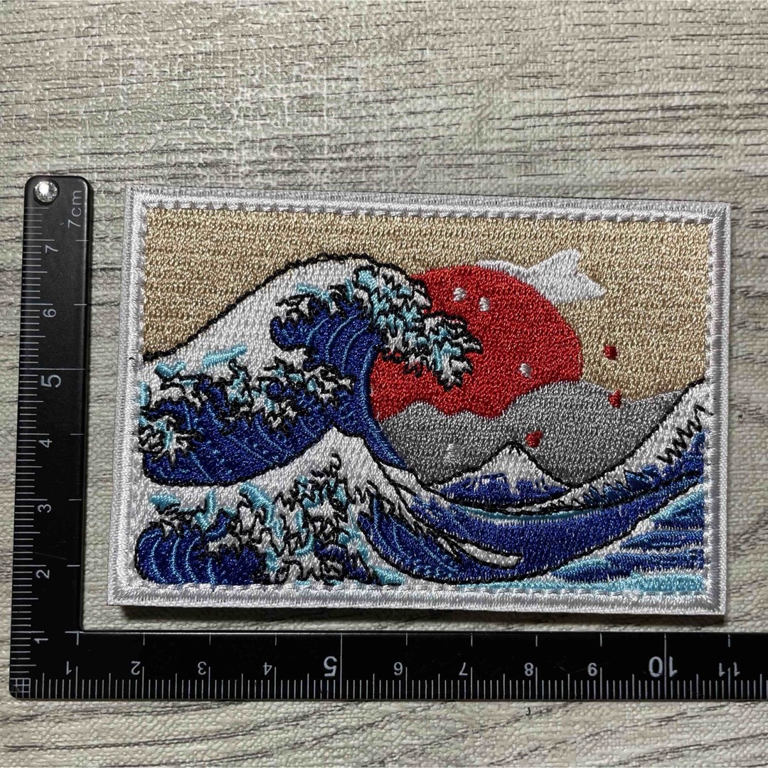 刺繍ワッペン ベルクロ付☆ 葛飾北斎 富嶽三十六景 神奈川沖浪裏 和 波 266 エンタメ/ホビーのミリタリー(個人装備)の商品写真