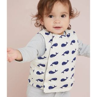 プチバトー(PETIT BATEAU)のリバーシブル　プリントベスト　18m 81cm(ジャケット/コート)