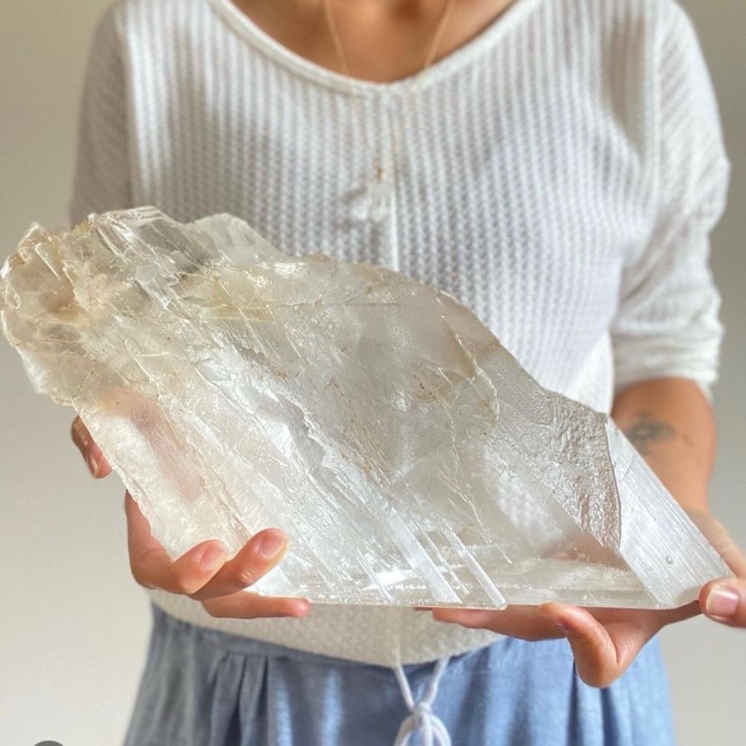 月の女神【セレナイト 原石】SELENITE RAW STONE インテリア/住まい/日用品のインテリア小物(置物)の商品写真