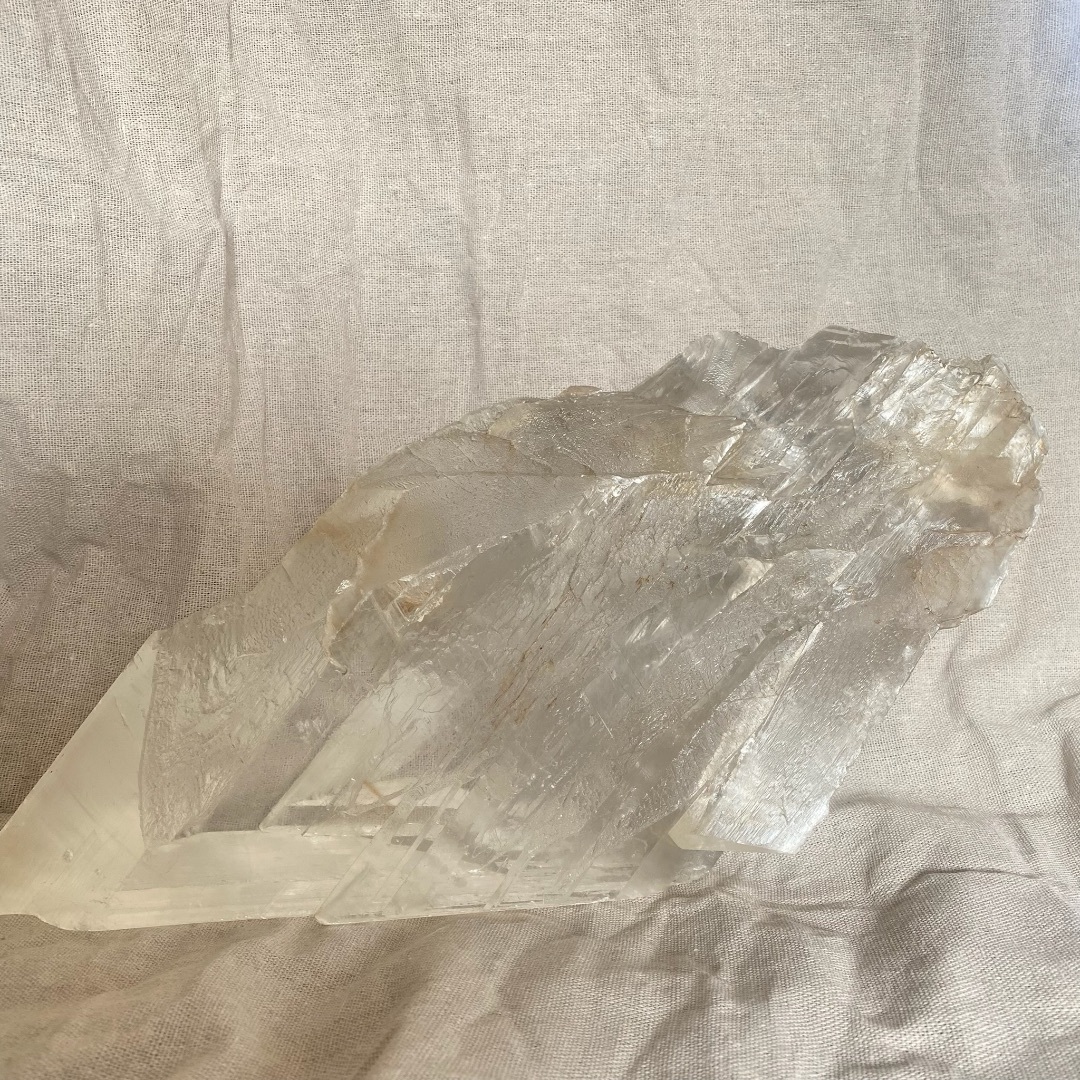 月の女神【セレナイト 原石】SELENITE RAW STONE インテリア/住まい/日用品のインテリア小物(置物)の商品写真