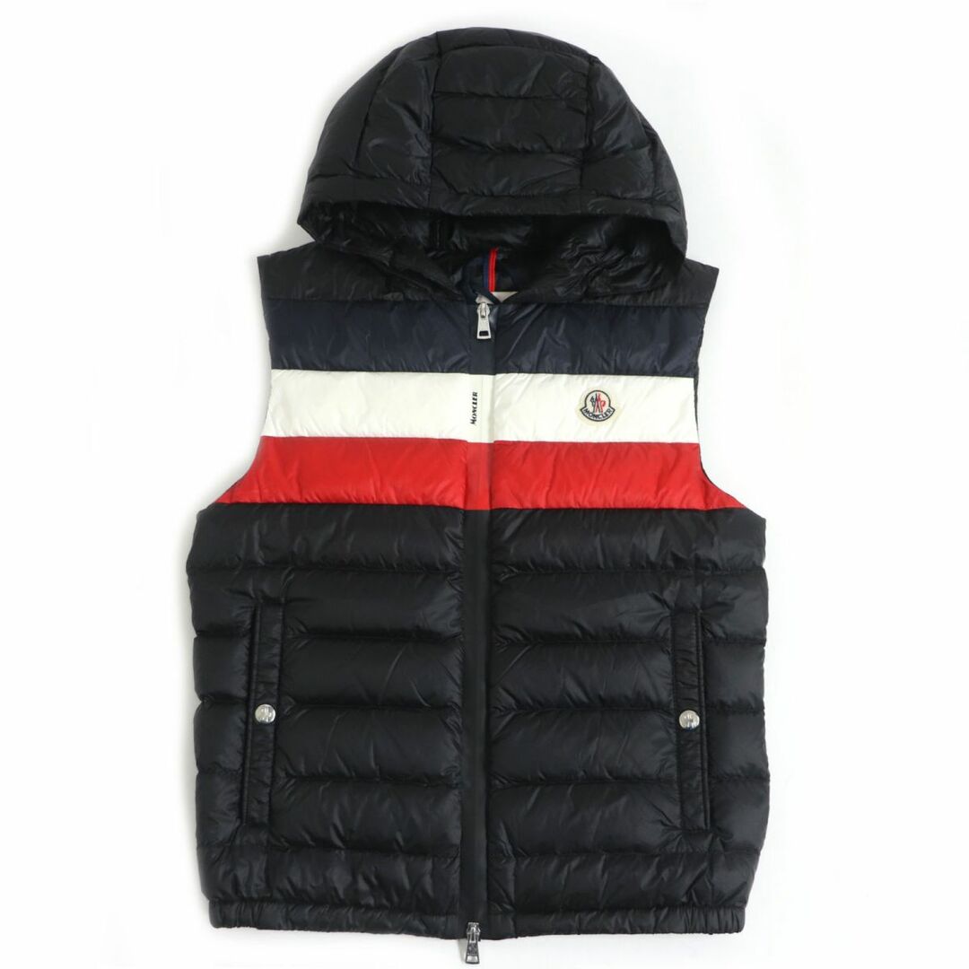 MONCLER(モンクレール)の未使用品□2019年製 モンクレール TIMOTHE ロゴワッペン トリコロール フーデッド WZIP ダウンベスト/ジレ ブラック 0 国内正規品 軽量◎　t06-st30210-775 メンズのジャケット/アウター(ダウンベスト)の商品写真