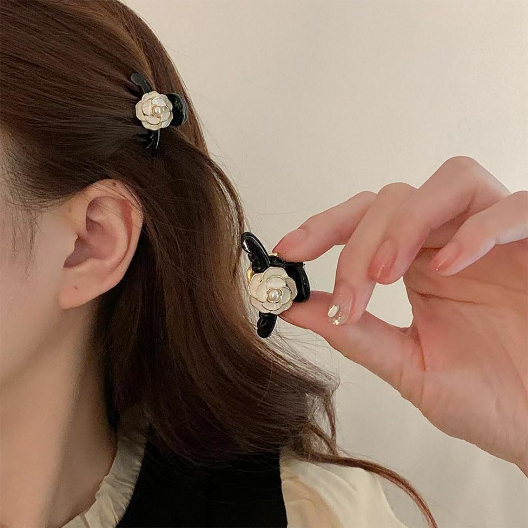 【色: ツバキの花つかみ】LIKENNY ミニヘアクリップ 2色 ツバキの花 ヘ コスメ/美容のヘアケア/スタイリング(その他)の商品写真