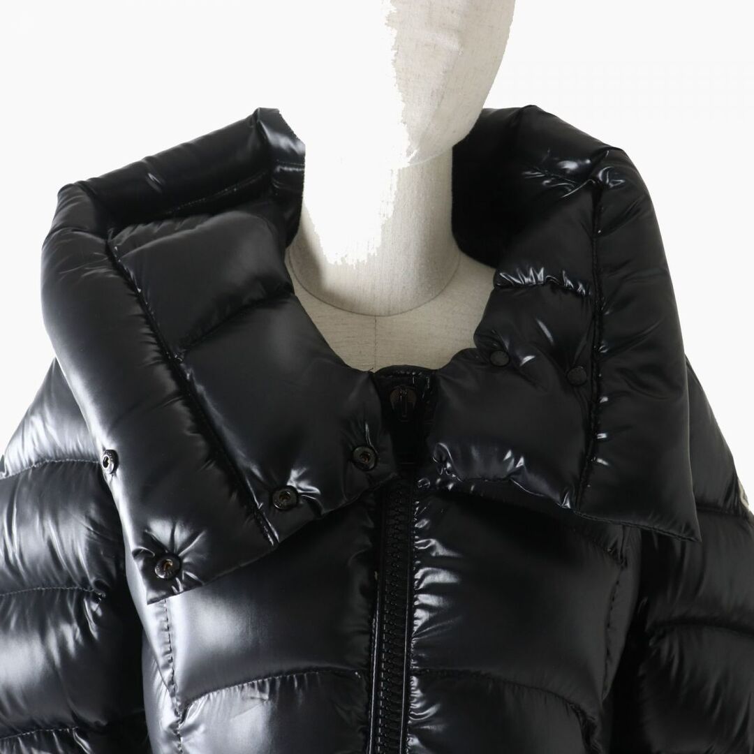 MONCLER(モンクレール)の極美品★MONCLER モンクレール AKEBIA アケビア ロゴワッペン・フード付 ZIP UP ダウンジャケット ブラック 黒 2 ハンガー・ガーメント付 レディースのジャケット/アウター(ダウンジャケット)の商品写真