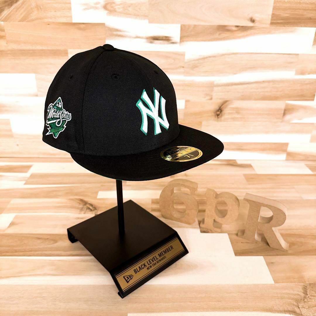 NEW ERA(ニューエラー)のレア【ニューエラ×ヤンキース】ワールドシリーズ1999パッチ キャップ 黒×緑 メンズの帽子(キャップ)の商品写真