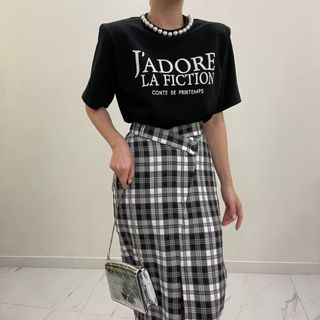 ヨーコチャン(YOKO CHAN)のmbeaute◆襟元パール付きTシャツ(Tシャツ(半袖/袖なし))