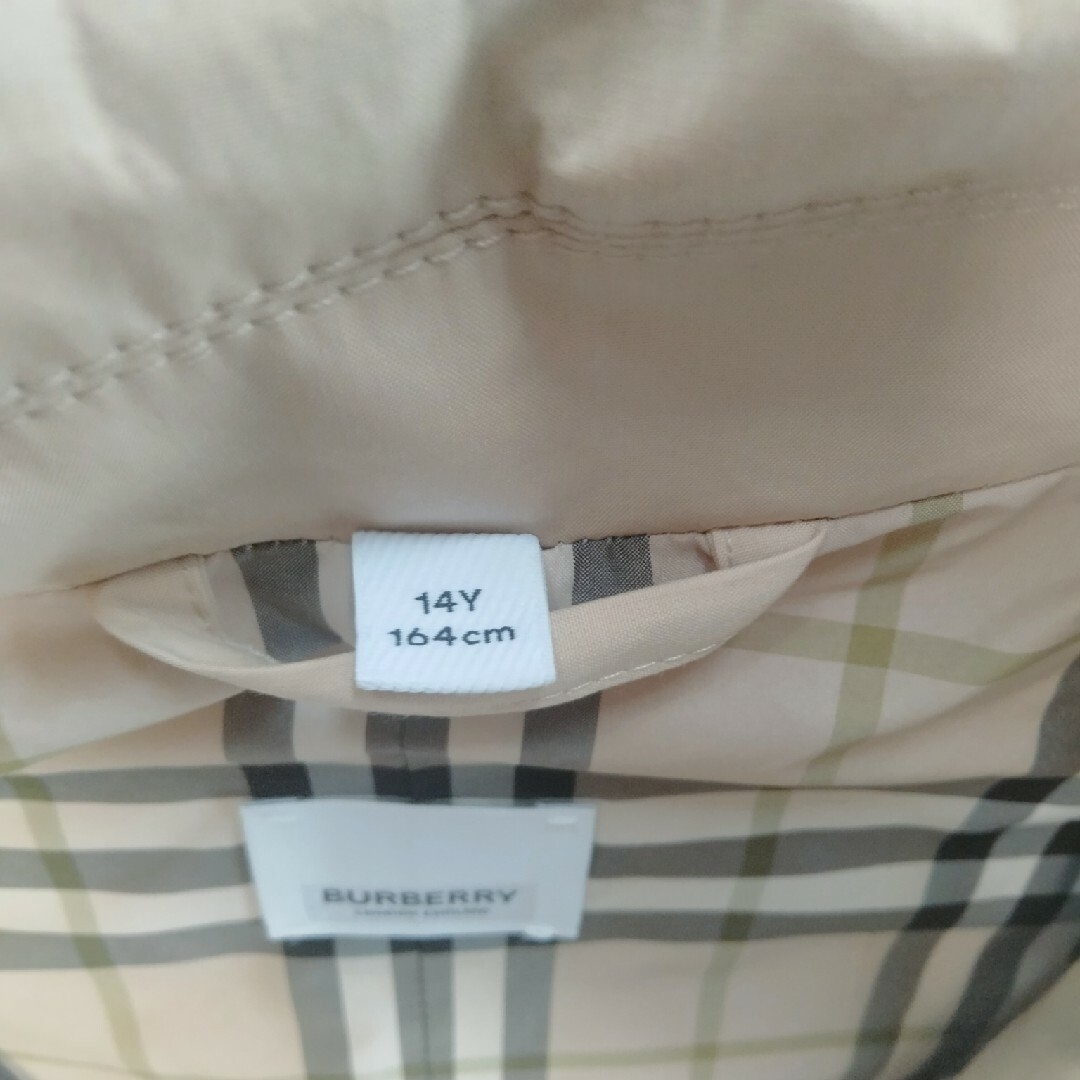 BURBERRY(バーバリー)の新品同様バーバリーBURBERRYスプリングコート　ベージュ　14Ｙ　164cm レディースのジャケット/アウター(スプリングコート)の商品写真