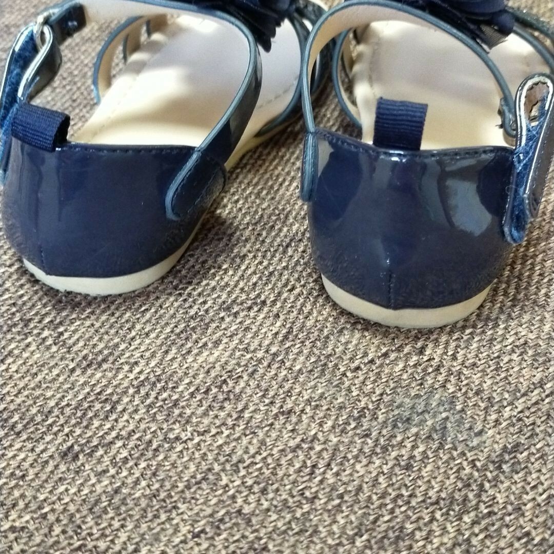 H&M(エイチアンドエム)のH&M  ネイビー キッズサンダル  15センチ 15cm 子供靴 女の子 キッズ/ベビー/マタニティのキッズ靴/シューズ(15cm~)(サンダル)の商品写真