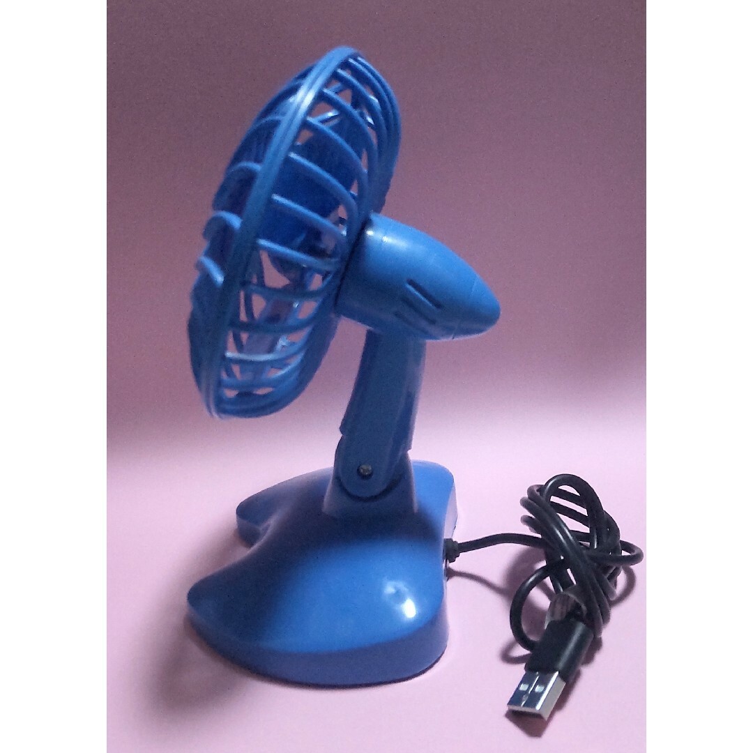 小型扇風機 スマホ/家電/カメラの冷暖房/空調(扇風機)の商品写真