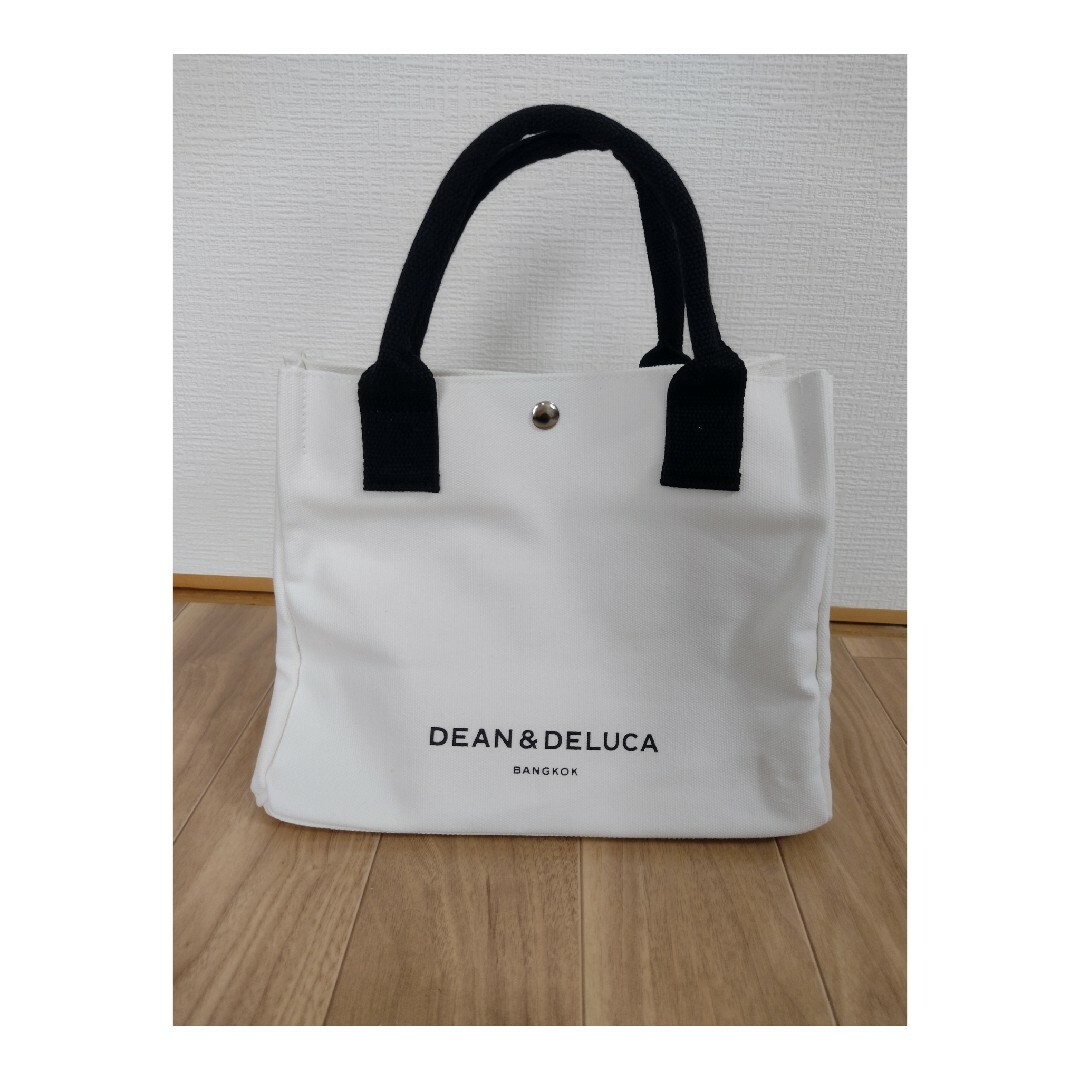 DEAN & DELUCA(ディーンアンドデルーカ)のDEAN&DELUCA bangkok トートバッグ 白 レディースのバッグ(トートバッグ)の商品写真