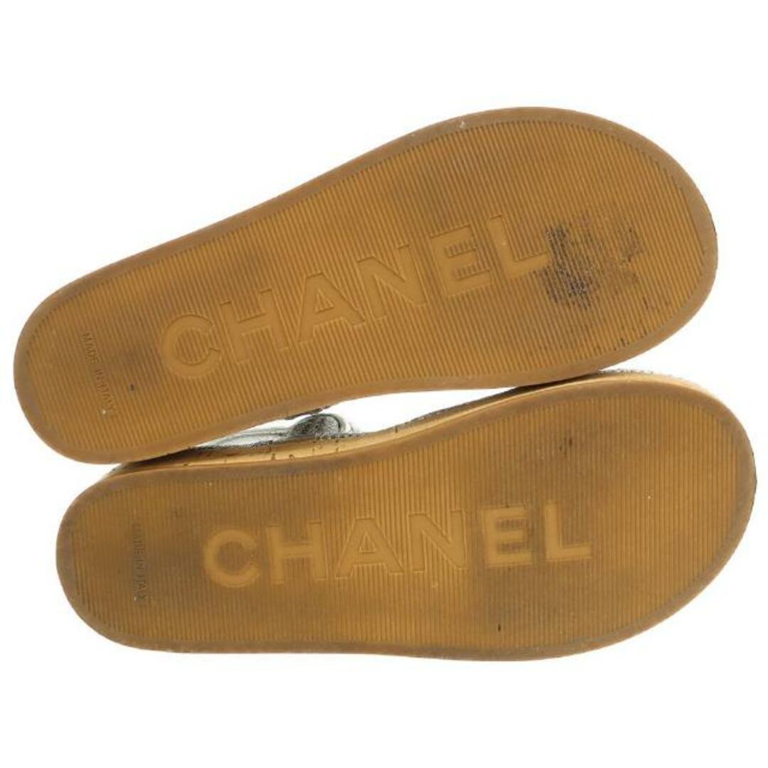 CHANEL(シャネル)のシャネル CHANEL マトラッセロープサンダル ココマーク 中古 サイズ36 メタリックシルバー 【中古】 | 靴 シューズ ファッション ブランド 銀 ABランク レディースの靴/シューズ(サンダル)の商品写真