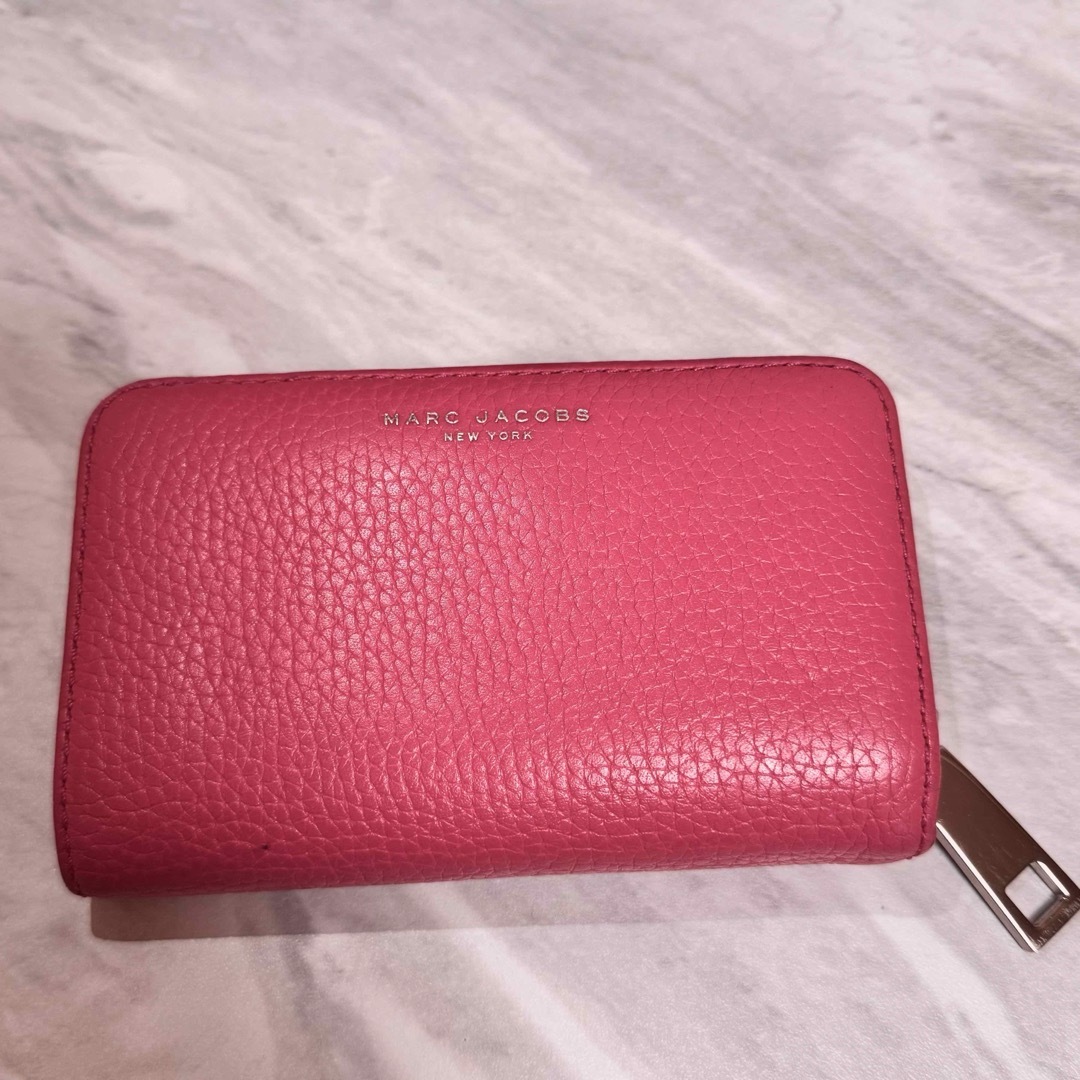 MARC JACOBS - マークジェイコブス 二つ折り財布 ピンクの通販 MARC JACOBS - マークジェイコブス 二つ折り財布 ピンクの通販