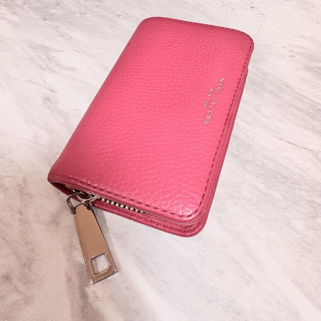 MARC JACOBS - マークジェイコブス 二つ折り財布 ピンクの通販 MARC JACOBS - マークジェイコブス 二つ折り財布 ピンクの通販