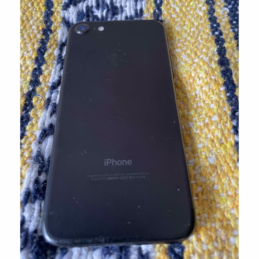 iPhone(アイフォーン)の【中古・動作品】iPhone7 SIMフリー 128GB バッテリー100% スマホ/家電/カメラのスマートフォン/携帯電話(スマートフォン本体)の商品写真